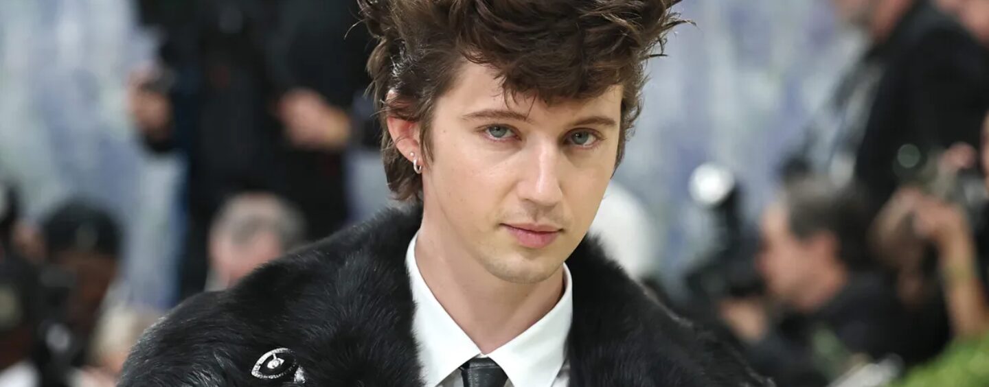 Troye Sivan taquine sa nouvelle ère sexy en photo de sous-vêtements en dentelle