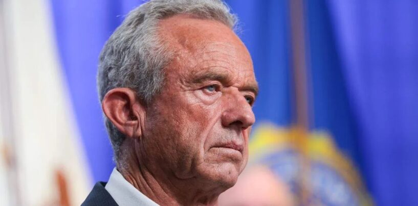 RFK Jr. annule la règle protégeant les enfants LGBTQ+ placés en famille d'accueil contre des parents hostiles