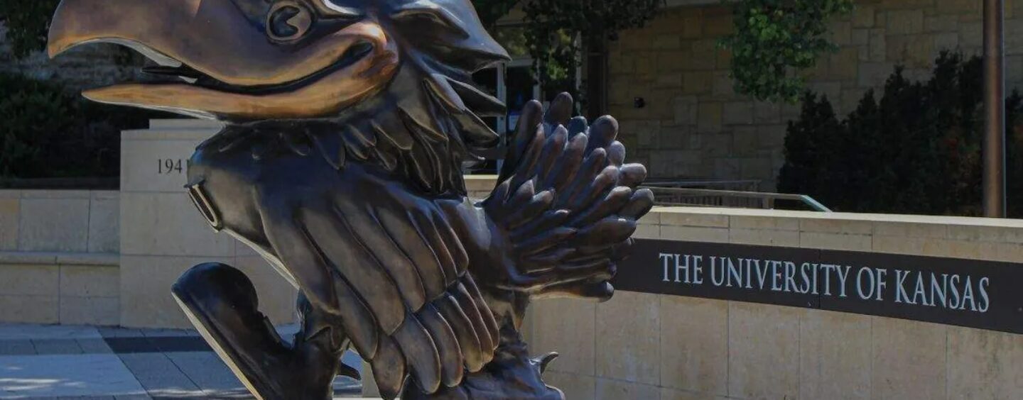 L'Université du Kansas menace un employé transgenre parce qu'il utilise les toilettes
