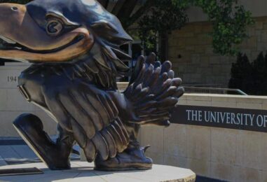 L'Université du Kansas menace un employé transgenre parce qu'il utilise les toilettes