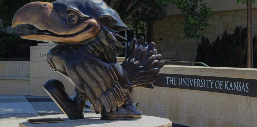 L'Université du Kansas menace un employé transgenre parce qu'il utilise les toilettes