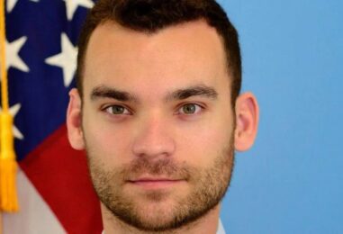 Kash Patel a licencié cet employé gay du FBI à cause d'un drapeau de la fierté. Son procès fédéral se dirige vers la découverte