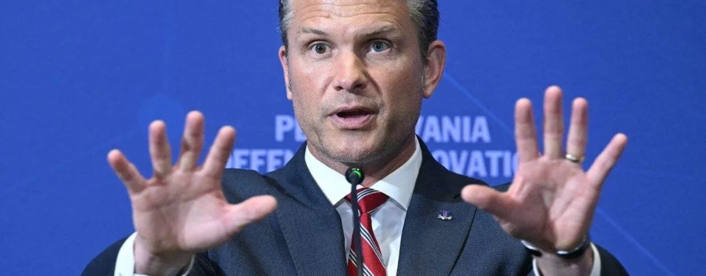 Une députée démocrate dénonce les « sentiments intenses et homoérotiques de Pete Hegseth envers les hommes »