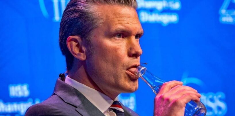 Le fantasme militaire de Pete Hegseth dans les vestiaires, financé par les contribuables et riche en testostérone, regorge d'hypocrisie
