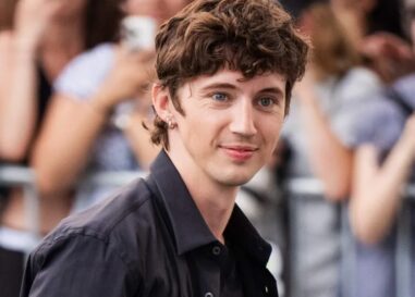 Troye Sivan divulgue son compte Instagram secret rempli de photos sexy
