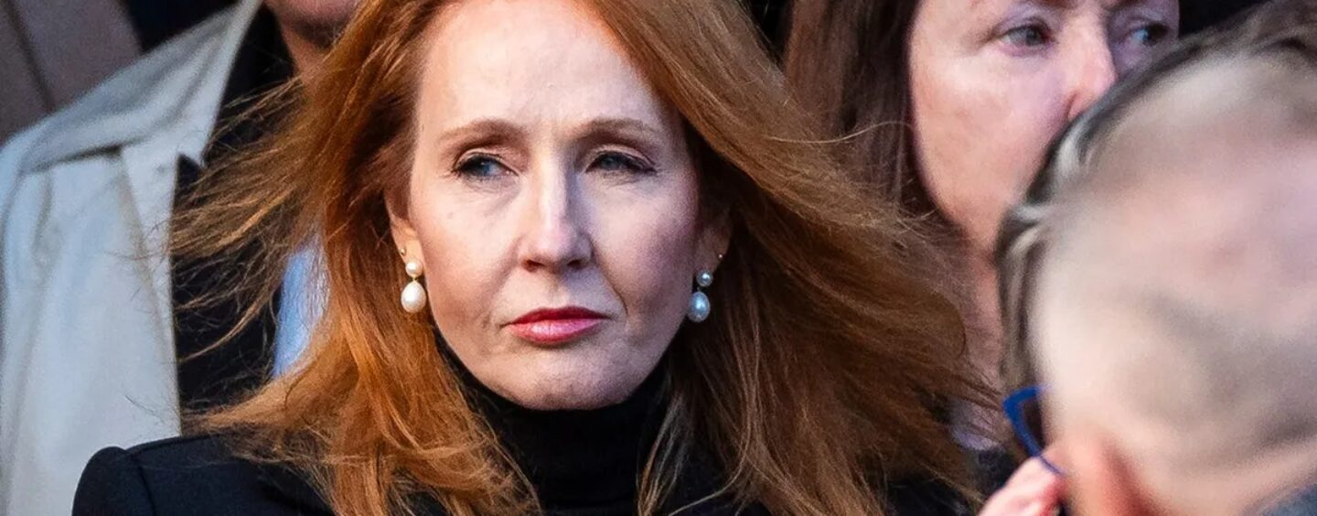JK Rowling traînée pour avoir publié une photo en jupe haute d'une femme trans pour avoir « refusé de débattre »