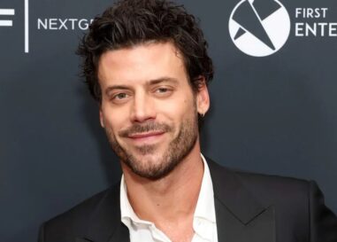 François Arnaud transpire torse nu dans une nouvelle vidéo virale sexy