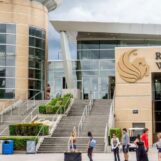 Des militants de droite se moquent d'un étudiant trans arrêté par la police de l'UCF après avoir exigé de ne pas se tromper de genre