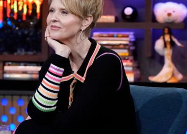 Cynthia Nixon célèbre le plus grand mariage saphique de tous les temps. Voulez-vous entrer ?