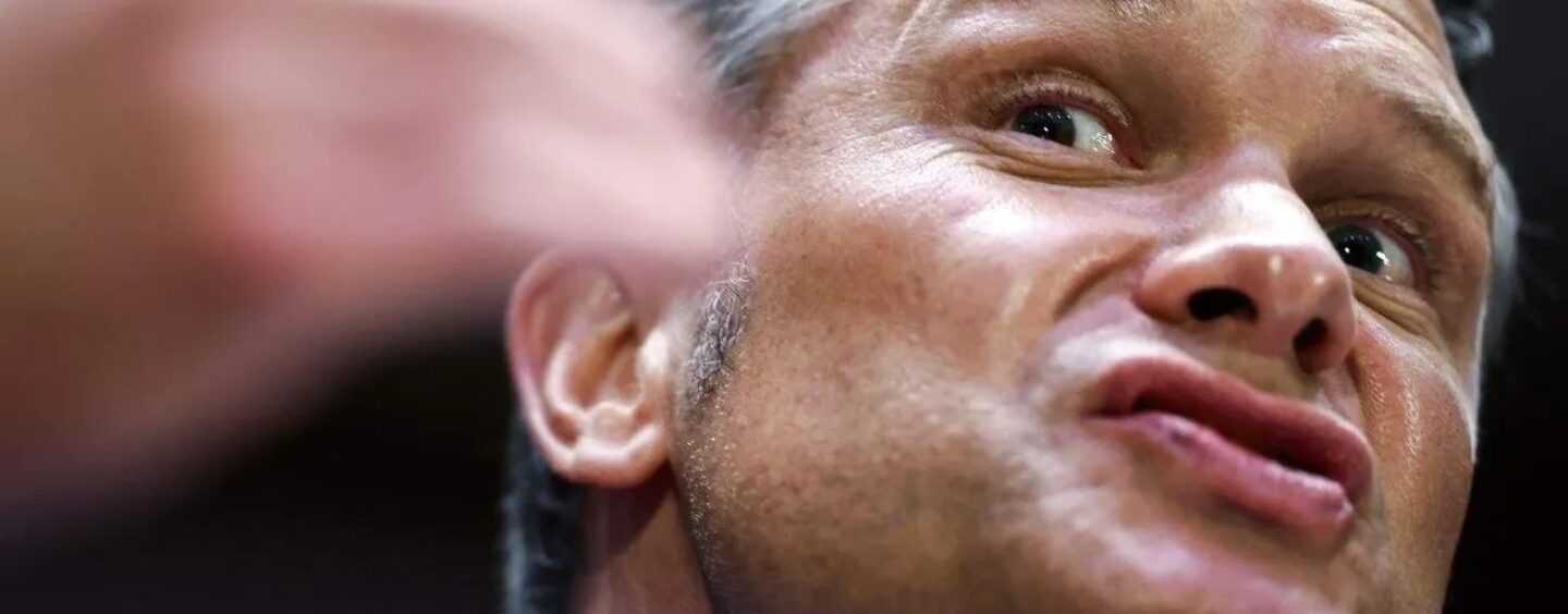 Le juge dans une affaire d'interdiction militaire des personnes trans demande au Pentagone d'expliquer le double standard de Hegseth en matière de testostérone