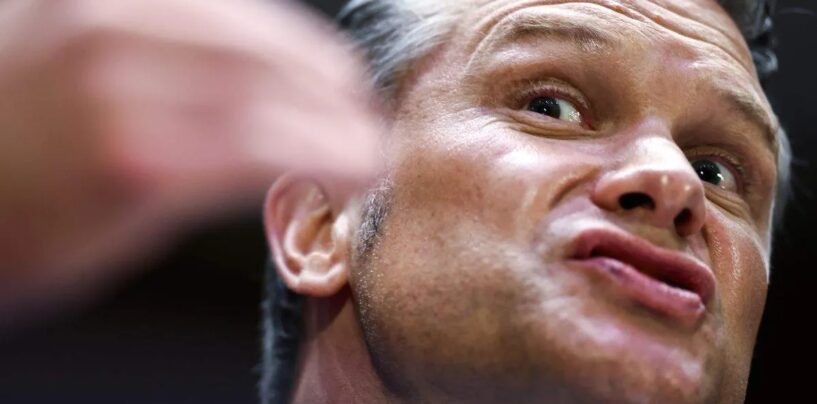 Le juge dans une affaire d'interdiction militaire des personnes trans demande au Pentagone d'expliquer le double standard de Hegseth en matière de testostérone