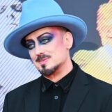 Boy George critiqué pour avoir publié une chanson pro-israélienne et nie le génocide à Gaza