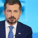 Michigan AG enquête sur la façon dont une fausse allégation non vérifiée a séparé Pete Buttigieg de ses enfants