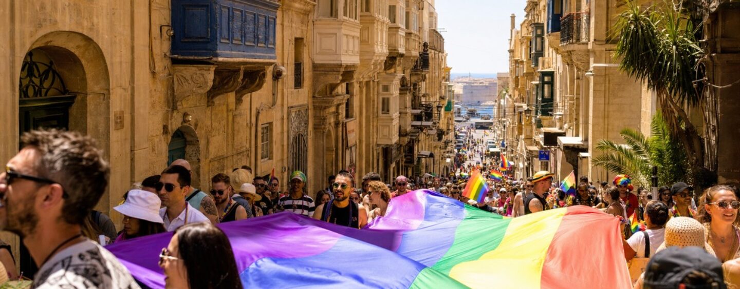 Cette ville européenne encore méconnue organise l’une des Pride les plus spectaculaires du continent