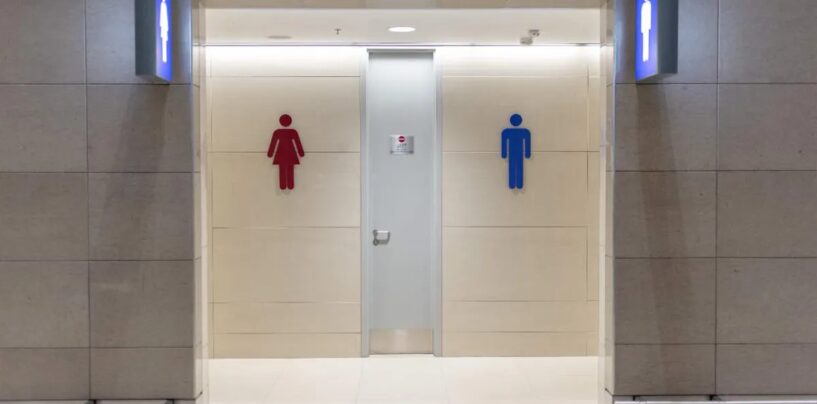 La Grande-Bretagne interdit désormais aux personnes trans l'accès à de nombreuses toilettes et vestiaires publics