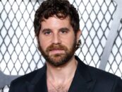 Ben Platt porte des slips blancs moulants dans de nouvelles photos sexy