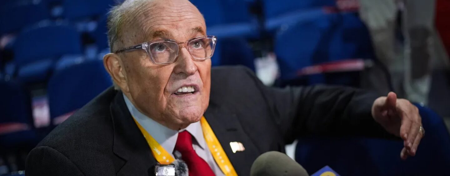 Rudy Giuliani lance une étrange diatribe anti-trans sur le projet de garde d'enfants de Zohran Mamdani