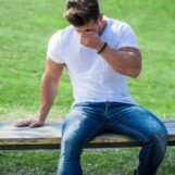 Attention aux « bancs » ! Des experts analysent la tendance des rencontres toxiques et son impact LGBTQ+