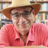 L'historien LGBTQ+ bien-aimé et grand maréchal de la Southern Decadence, Frank Perez, est décédé