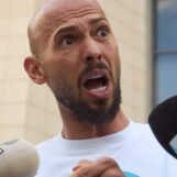 Les fanboys du « mâle alpha » Andrew Tate ont fait de tristes pompes. Maintenant, Internet ne peut pas arrêter de les rôtir