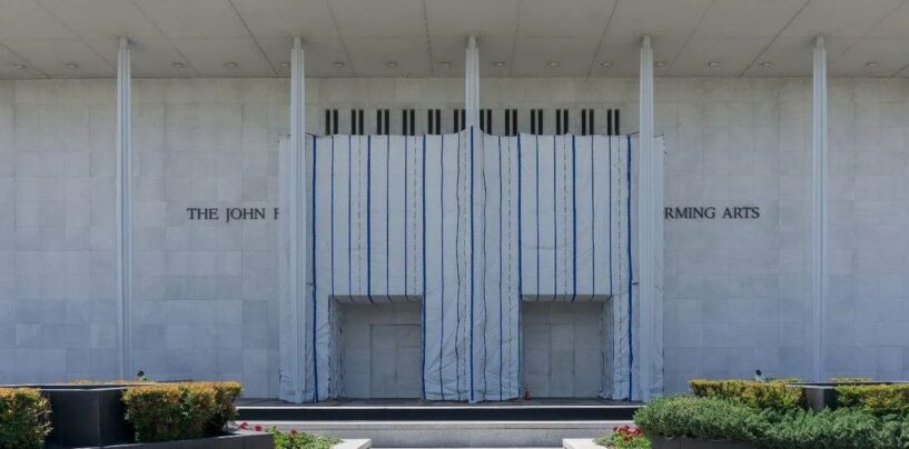 Le conseil d'administration du Kennedy Center de Trump vote pour que son nom soit à nouveau inscrit sur le bâtiment – ​​malgré l'ordre explicite d'un juge