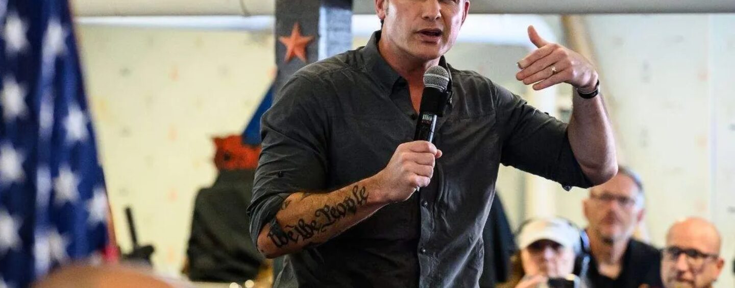 « High T » Pete Hegseth lance des insultes anti-trans à l'arrêt de la campagne de l'Iowa State Fair alors que la guerre en Iran fait rage