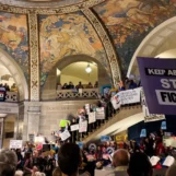 Les républicains du Missouri tentent d'abroger le droit à l'avortement en s'appuyant sur le sentiment anti-trans