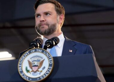L'homme macho JD Vance dit qu'il déteste les « beaux mecs barbus » lors d'un étrange discours sur la fabrication