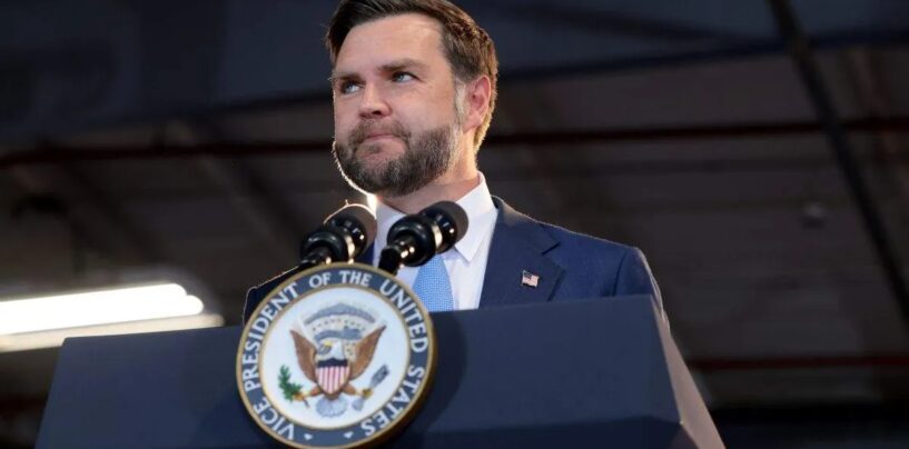 L'homme macho JD Vance dit qu'il déteste les « beaux mecs barbus » lors d'un étrange discours sur la fabrication