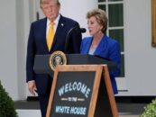 Trump et Linda McMahon mentent sur les enfants trans – devant des écoliers