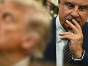 L'ancien publiciste du Dr Phil McGraw allègue des insultes humiliantes et de la discrimination envers les homosexuels. Il poursuit