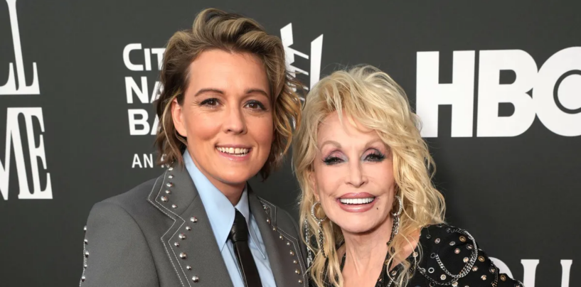 Brandi Carlile dit que Dolly Parton a « pris un risque » en acceptant des artistes gays comme elle
