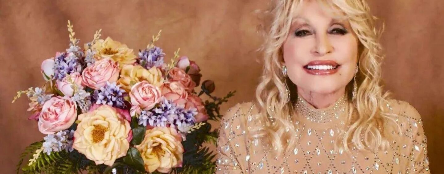 Dolly Parton a affirmé que les homosexuels étaient une famille alors que la musique country voulait nous rendre invisibles