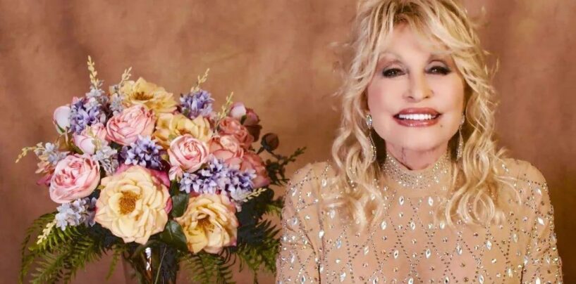 Dolly Parton a affirmé que les homosexuels étaient une famille alors que la musique country voulait nous rendre invisibles