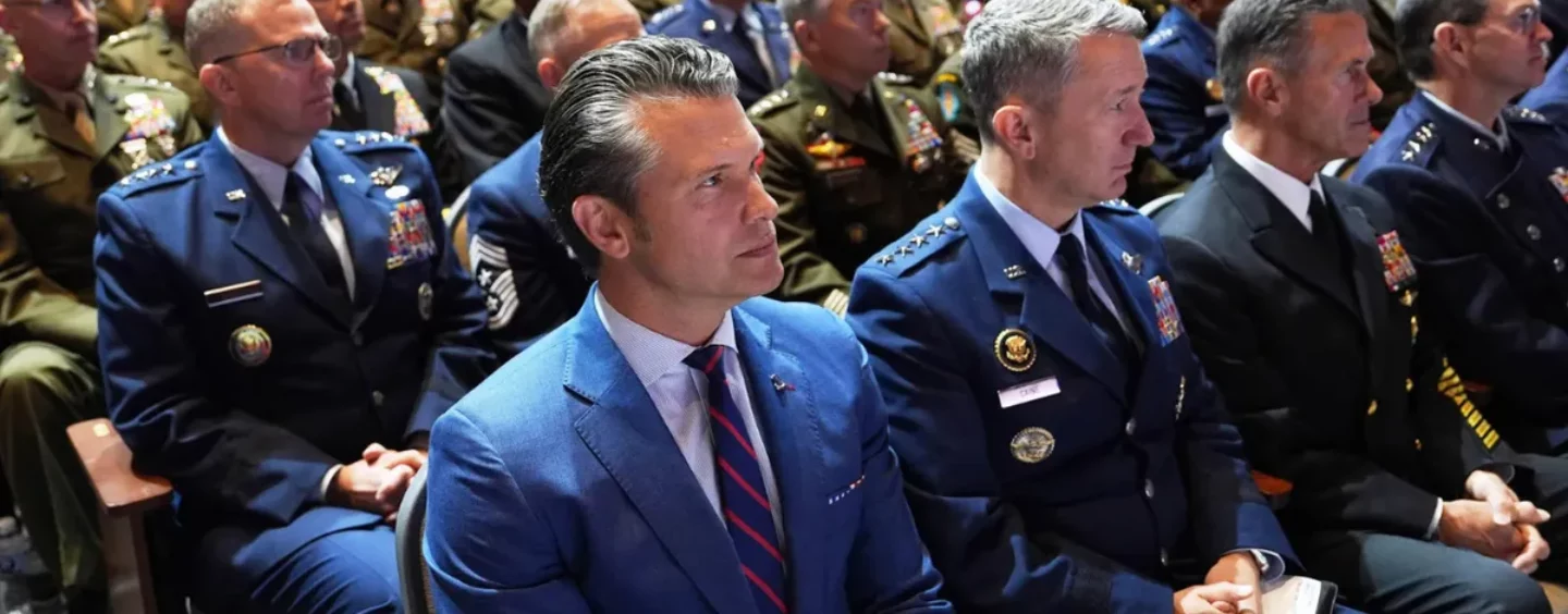 Les hauts commandants ont demandé à Hegseth de ne pas supprimer le programme de protection des civils, selon un sondage. Il l'a fait quand même.