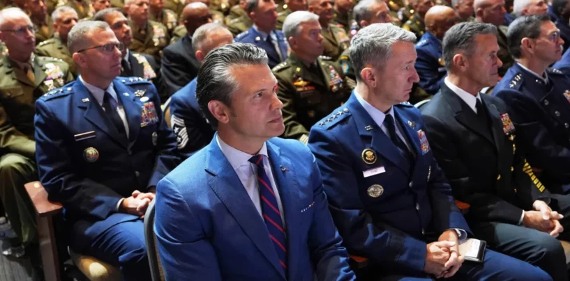Les hauts commandants ont demandé à Hegseth de ne pas supprimer le programme de protection des civils, selon un sondage. Il l'a fait quand même.