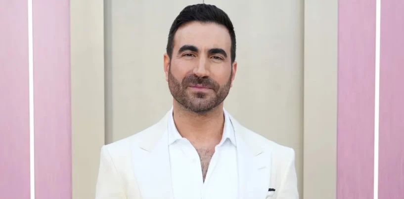 Brett Goldstein ne porte rien d'autre qu'une serviette lors d'une nouvelle séance photo sexy