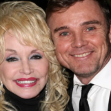 L'acteur Ricky Schroder traîné pour un hommage anti-trans à Dolly Parton