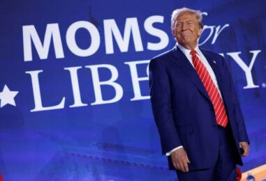 Un district scolaire du New Jersey n'écartera pas les élèves trans. Moms for Liberty poursuit pour dénoncer les enfants
