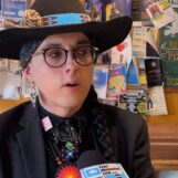 Le Wyoming laisse les gens tenir bon. Un juge décidera si cette loi s'étend à cette femme transgenre