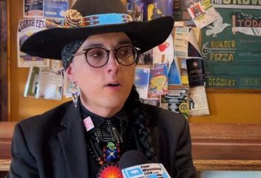 Le Wyoming laisse les gens tenir bon. Un juge décidera si cette loi s'étend à cette femme transgenre