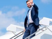 Mike Pence fait semblant d'être honnête. JD Vance fait semblant d'être masculin