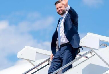 Mike Pence fait semblant d'être honnête. JD Vance fait semblant d'être masculin