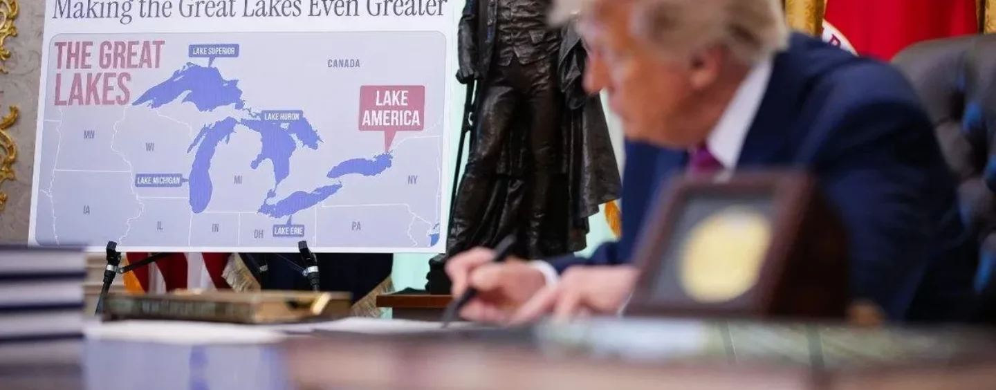 À 80 ans, Trump gribouille sur des cartes. L'imbécile qui tient le Sharpie est dangereux