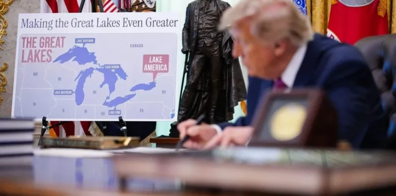 À 80 ans, Trump gribouille sur des cartes. L'imbécile qui tient le Sharpie est dangereux