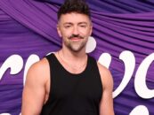Matteo Lane montre son gâteau dans de nouvelles photos virales sexy