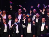 La Caroline du Sud retire des fonds de seulement deux des 180 organisations artistiques : une chorale d'hommes gays et une compagnie de théâtre LGBTQ+