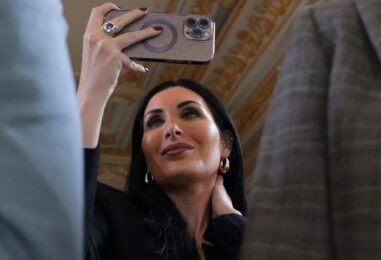 Laura Loomer s'est lancée dans une tirade raciste contre les démocrates noirs si ignoble qu'elle a déclenché Marjorie Taylor Greene