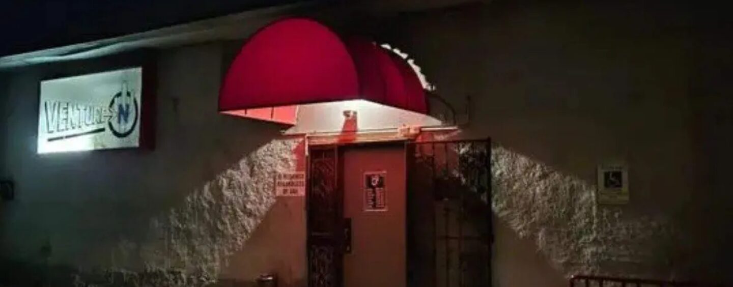 Un homme armé tue 2 personnes dans un bar gay de l'Arizona avec d'autres lieux LGBTQ+ sur la liste des cibles apparentes