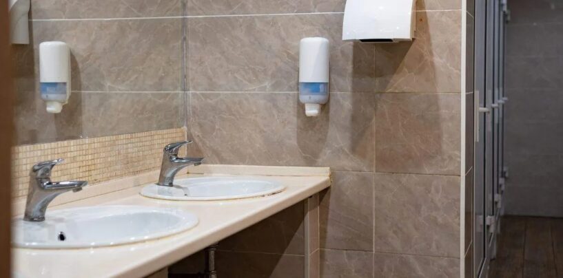 Un garçon transgenre poursuivi en justice pour avoir accès aux toilettes. La Caroline du Sud a poussé sa famille à fuir l'État